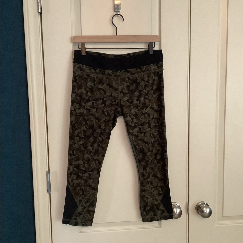 Lululemon Run Inspired Crop II Full-On Luxtreme Mystic Jungle Fatigue Size 8